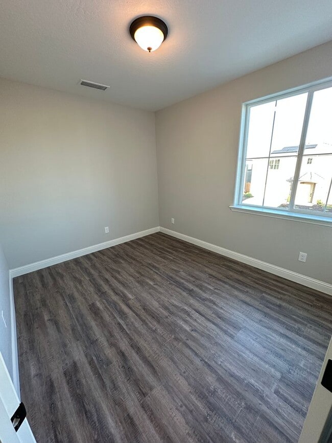 Building Photo - New Home