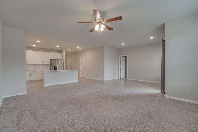 Building Photo - Charming 4-Bedroom Home in Eagle Mountain-...
