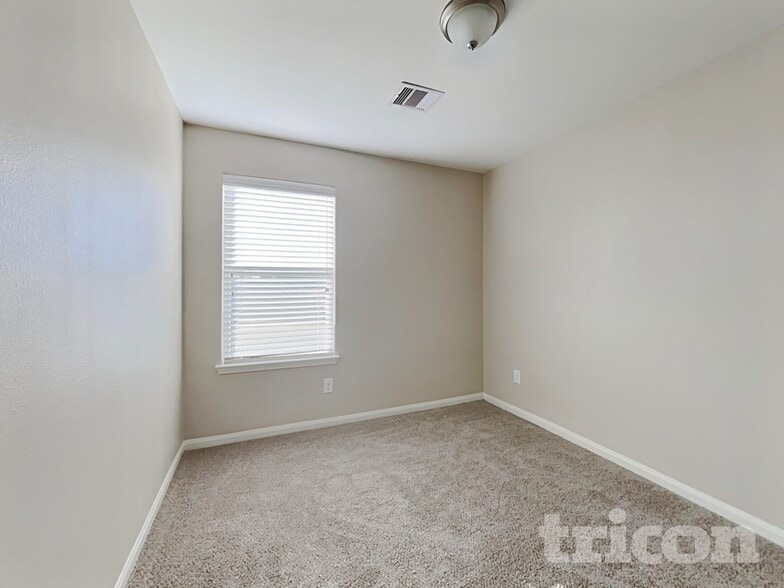 Building Photo - 5718 Treasure Cove Rd