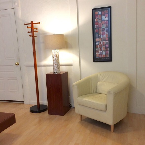 Building Photo - 850 6th Ave