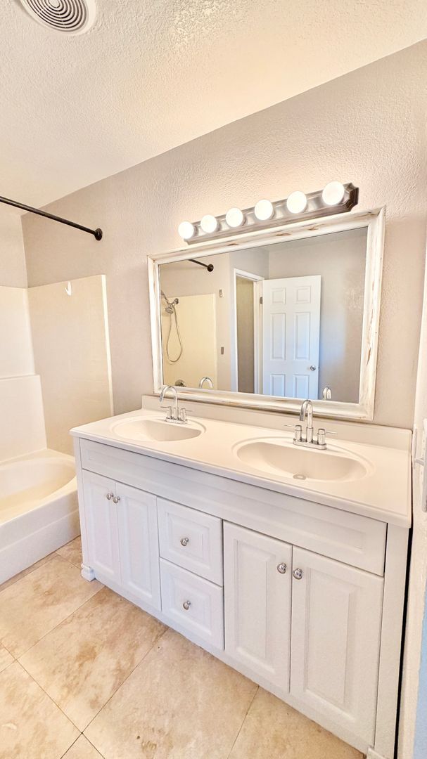 Building Photo - Wonderful Single-Story Home in the Darling Lake Rancho Viejo HOA Community of Fallbrook!