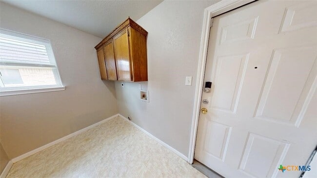 Building Photo - 106 Cedar Ridge Dr