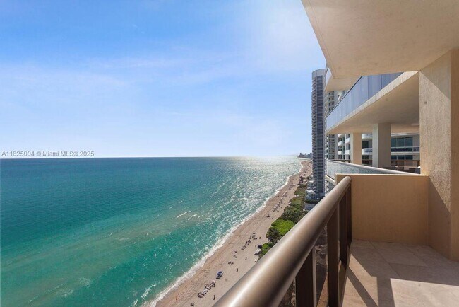 Building Photo - 16275 Collins Ave