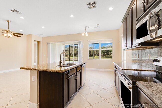 Building Photo - 2805 Bellarosa Circle