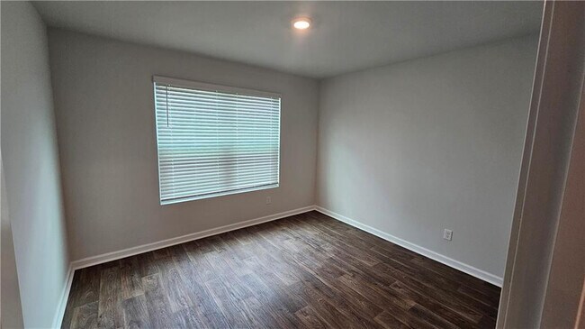 Building Photo - 511 Autumns Wood Cir W