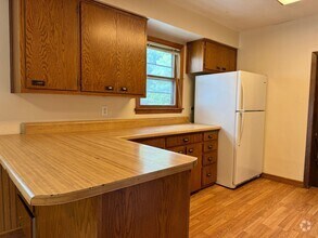 Building Photo - 5 Bedroom 3 bath - North Fargo