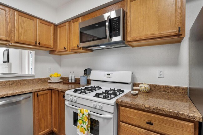 Building Photo - 6909 Woodhue Dr