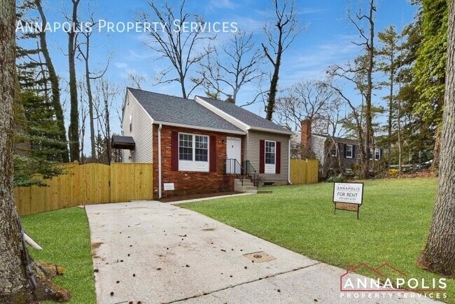 Primary Photo - 424 Holly Dr