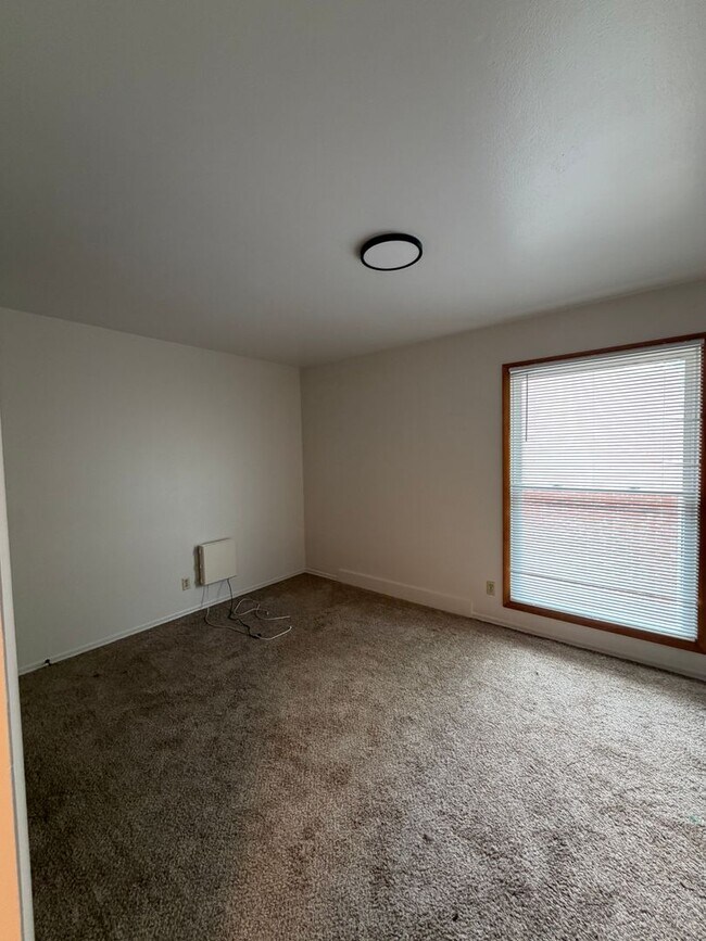 Building Photo - 2014 W Woodriver Dr