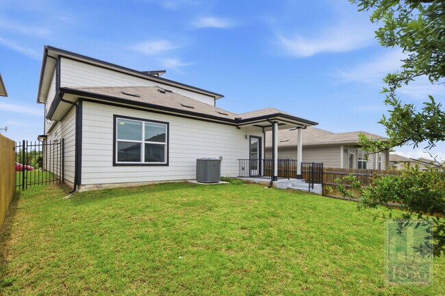 Building Photo - 10925 Tildon Ave