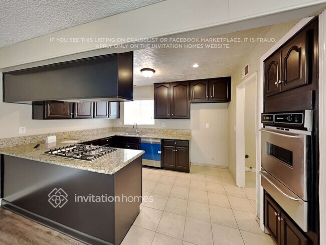 Building Photo - 1406 E Elsmere Dr
