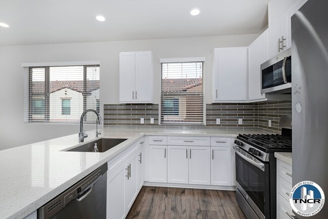 Building Photo - Luxury 4-Bedroom, 3.5-Bathroom Townhouse #28 in Santa Fe Springs