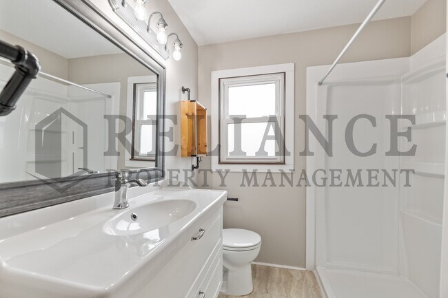 Building Photo - 1720 S Windsor Rd