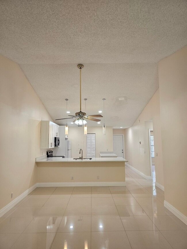 Primary Photo - 480 Hardwood Pl
