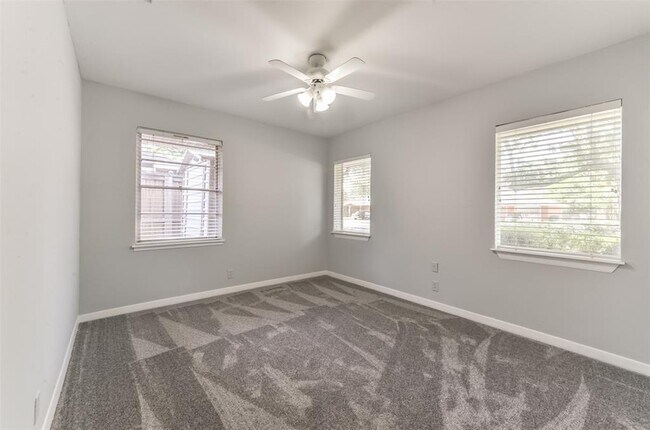 Building Photo - 2030 Cheshire Ln