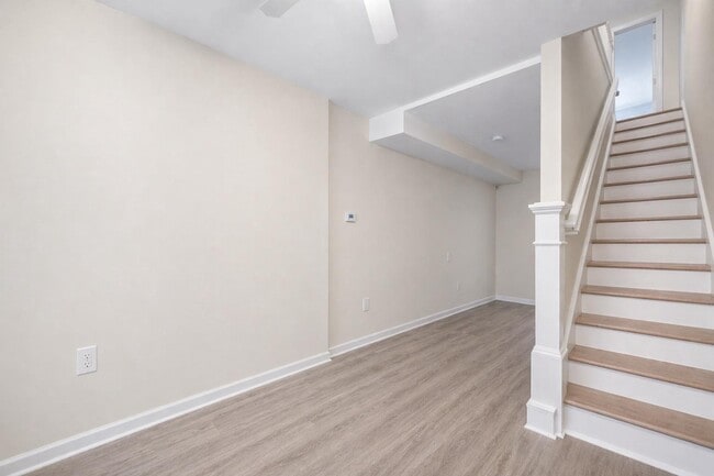 Building Photo - 1359 Crease St