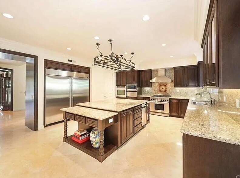 Building Photo - 2531 Costero Magestuoso