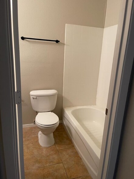 Building Photo - 424 E Brown Rd