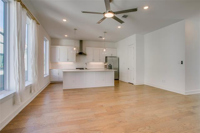 Building Photo - 112 E Oscar Dr