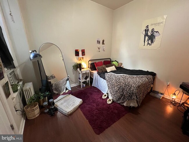 Building Photo - 1709 W Montgomery Ave