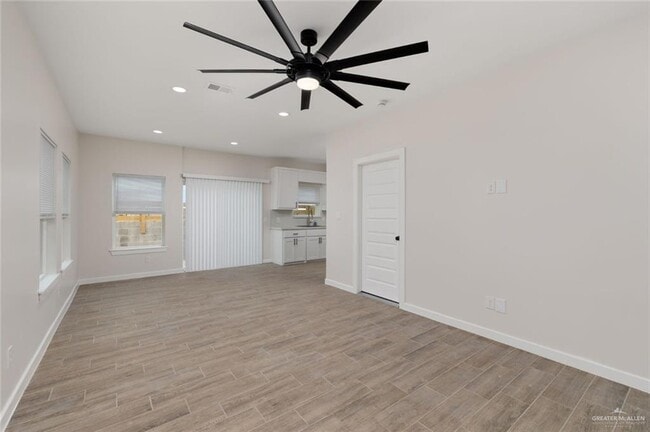 Building Photo - 609 E Interstate Hwy 2