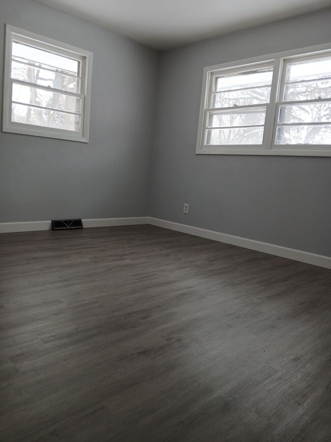 Building Photo - 1017 Irving Ave