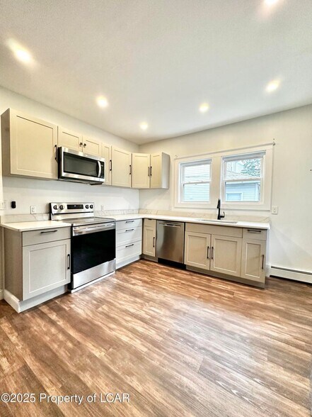 Building Photo - 44 Shoemaker St