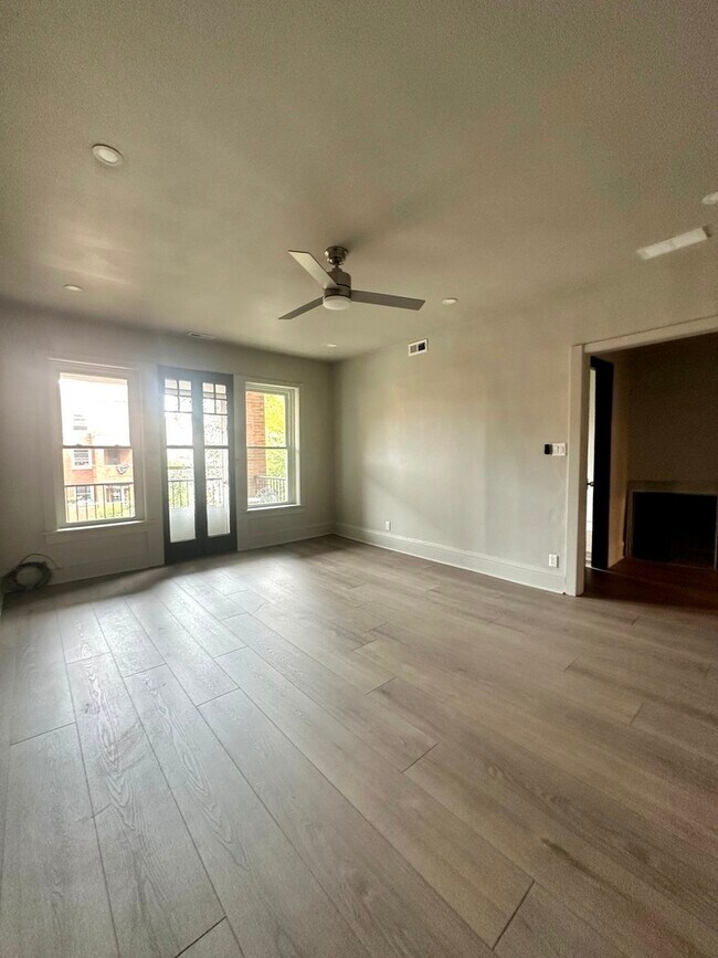 Building Photo - 1059 W Columbia Ave