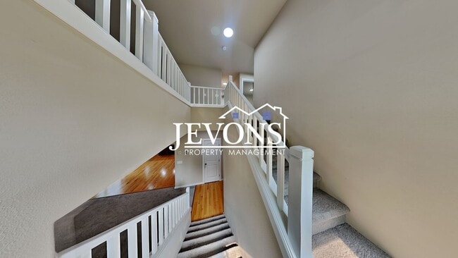 Building Photo - Spacious 5-bedroom home in a great community with 2-car garage, washer and dryer, just minutes fr...