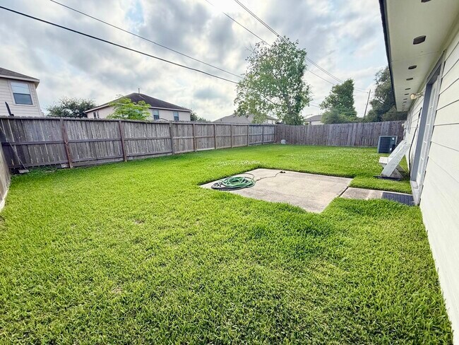 Building Photo - 16730 Frigate Dr