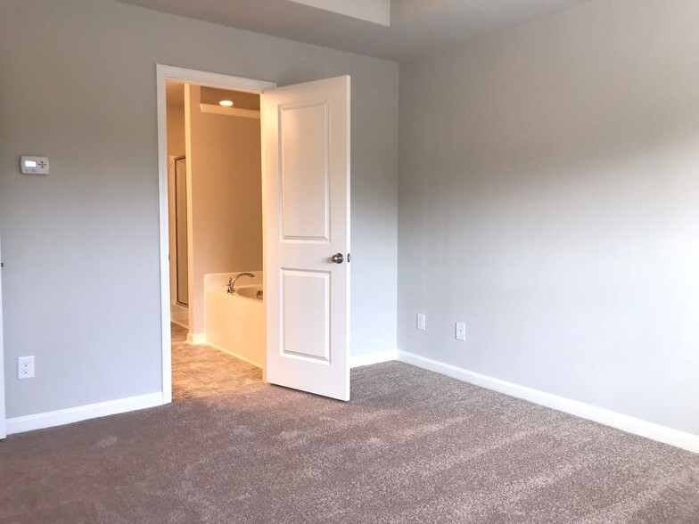 Building Photo - 1550 Brookmere Way