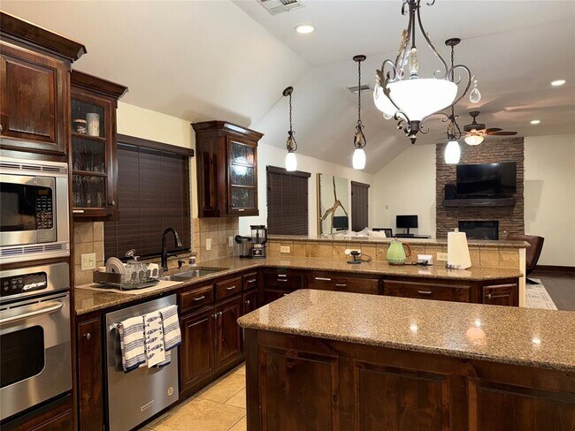 Building Photo - 16616 Moorgate Ln