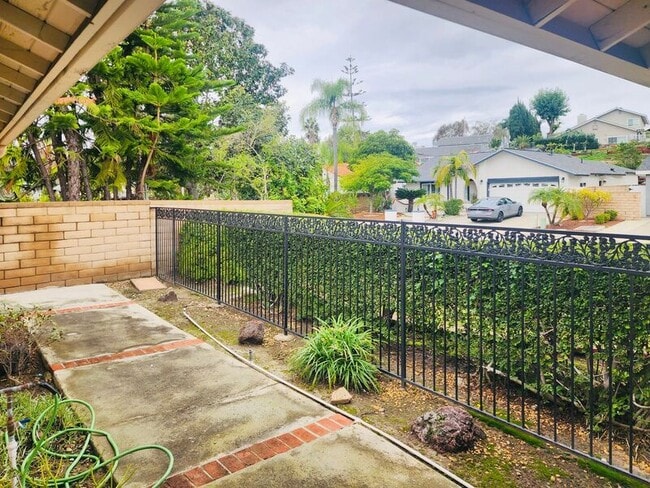 Building Photo - 23581 Via Calzada