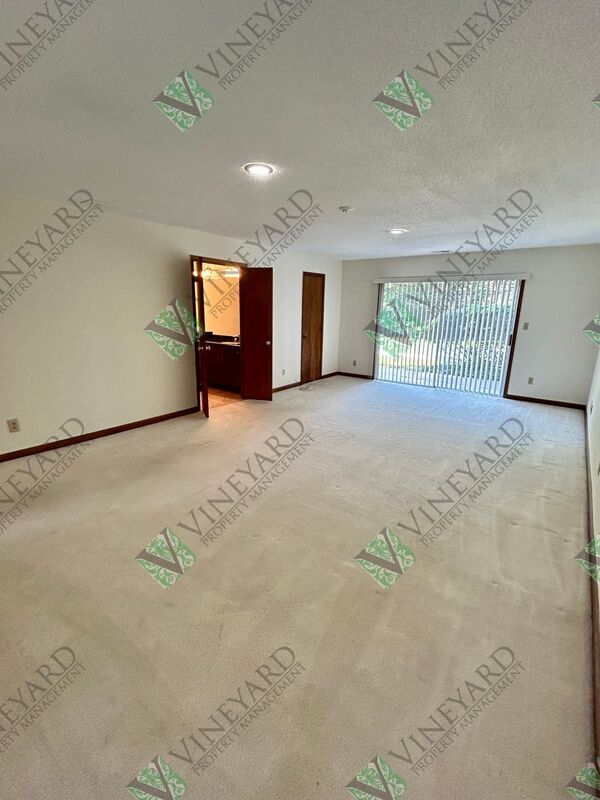 Building Photo - 115 Nesbit Ferry Pl