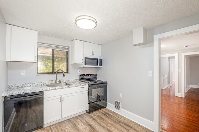 Building Photo - 2128 Crane Ave