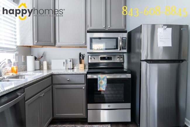 Building Photo - 2 bedroom 1 bath Cute bungalow in Riverlan...