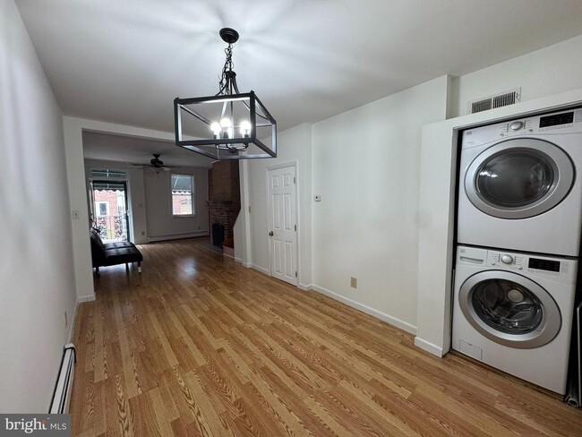 Building Photo - 1008 Stiles St