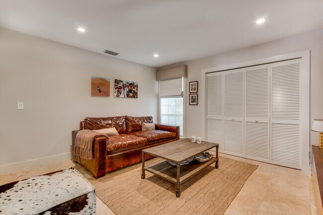 Building Photo - 2312 Las Casitas Dr