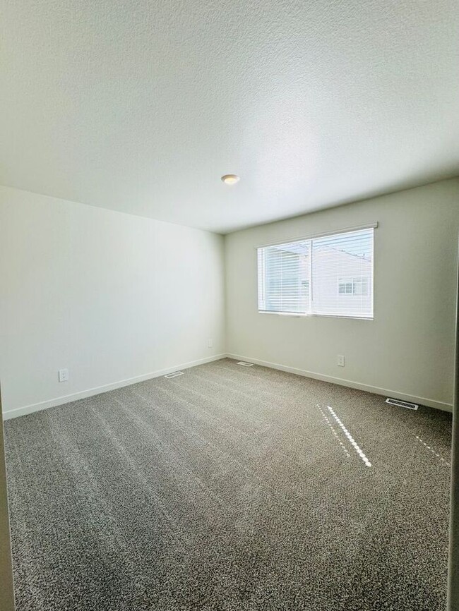 Building Photo - Gorgeous Brand New 2 bed/ 2.5 bath Townhou...