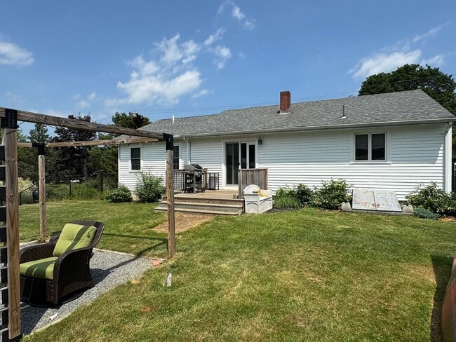 Building Photo - Beautifully Maintained 2 Bedroom Single Fa...
