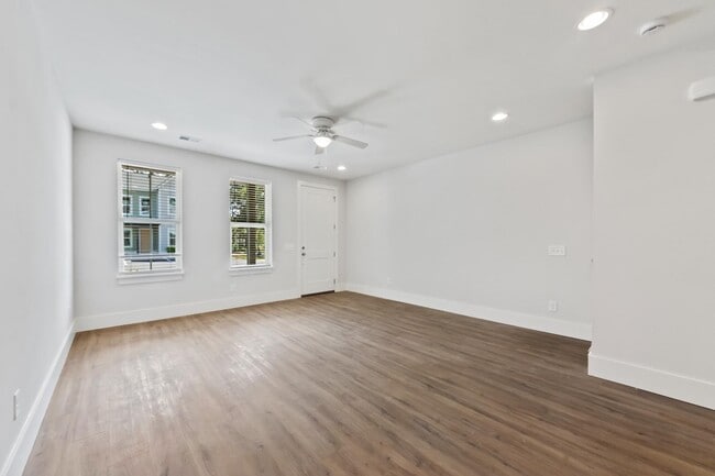 Building Photo - 503 N Walnut St