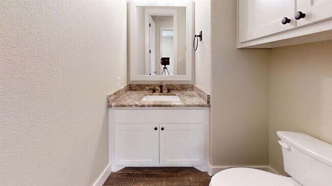 Building Photo - 2405 Vineyard Dr
