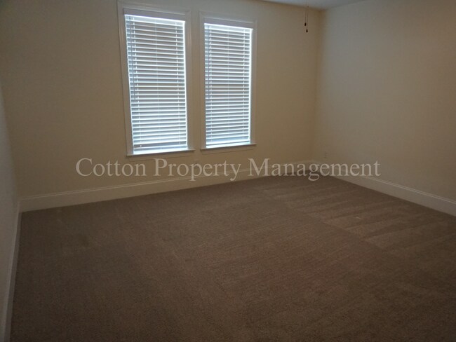 Building Photo - 33 Meon Ln