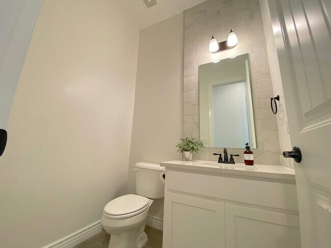 Building Photo - West El Paso Cimarron Neighborhood Stunning 4 bed/2.5bath