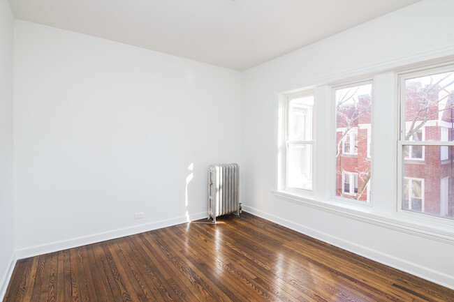 Building Photo - 6571 N Lakewood Ave