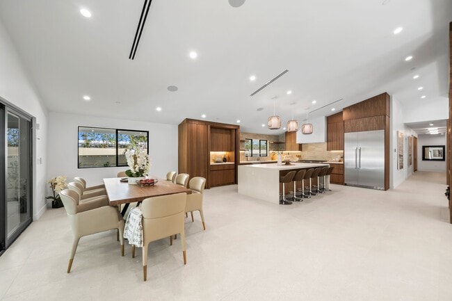 Building Photo - 16105 Clear Oak Dr
