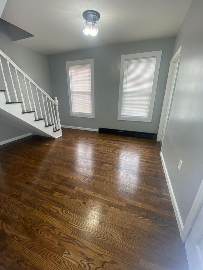 Building Photo - 51 Sassafras St