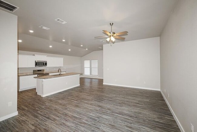 Building Photo - 1536 Montaluse Rd