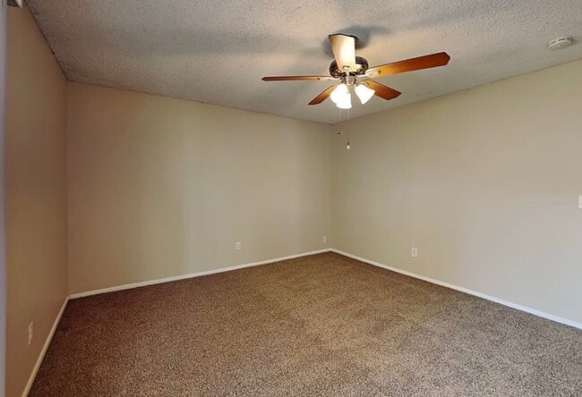 Building Photo - 3419 N 39th Dr