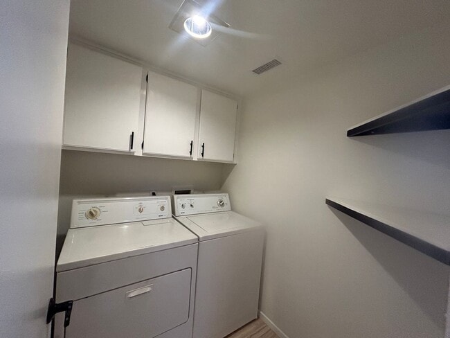Building Photo - Remodeled Home for Rent in Corona – Sunroo...